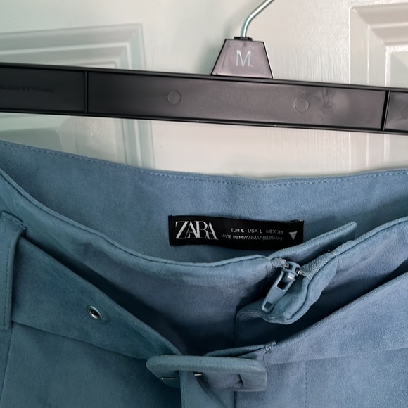 Zara blue velvet shorts belted - Picture 2 of 3